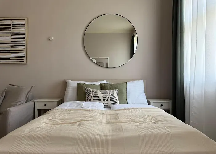 Modern And Spacious At Millennium - 6 Min To Metro アパート