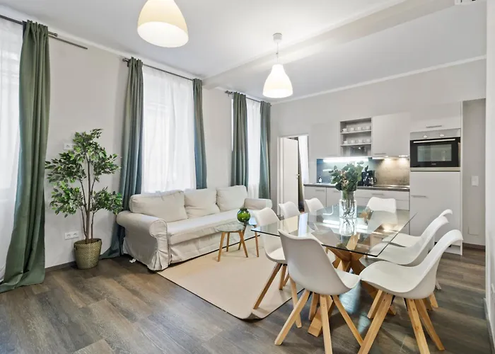 Modern And Spacious At Millennium - 6 Min To Metro