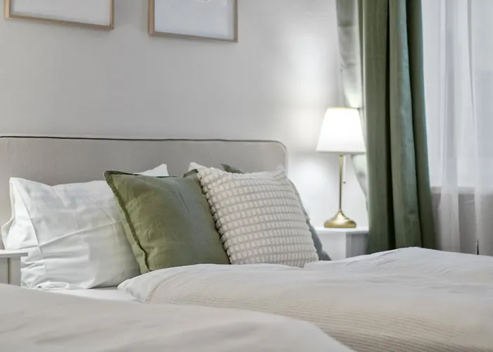 Modern And Spacious At Millennium - 6 Min To Metro アパート