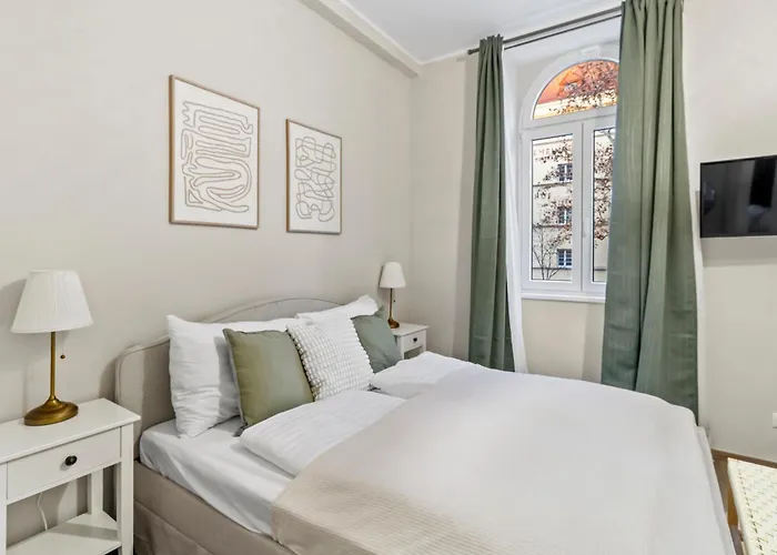 Modern And Spacious At Millennium - 6 Min To Metro アパート